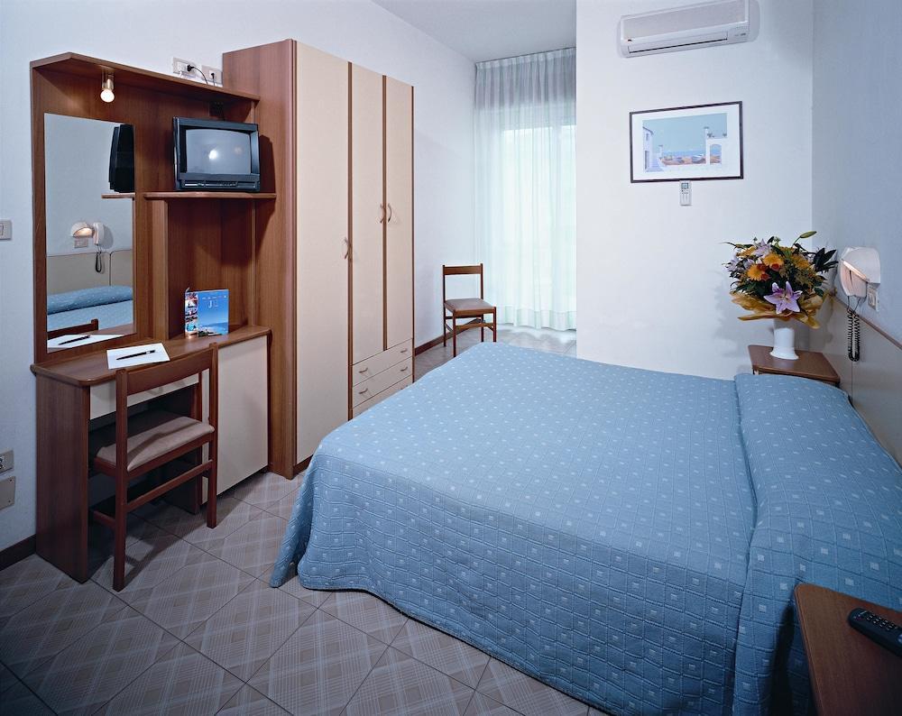 Hotel Madrid Rimini Zewnętrze zdjęcie